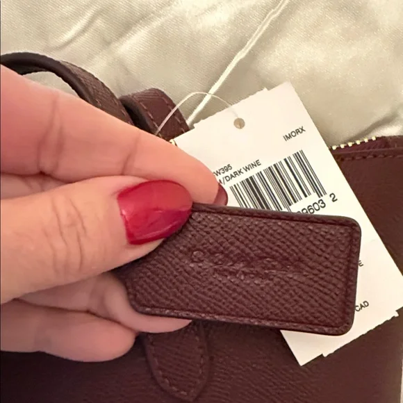 ♥️ Coach NWT Dark Wine Fiona Zip Tote Bag with Zipper Closure and Gold Hardware - Picture 7 of 8